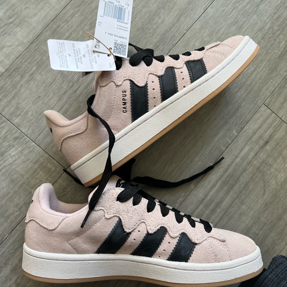 CAMPUS OOS SHOES
Unisex Originals youth size 7
Almost Pink/Core Black/Cloud Wh